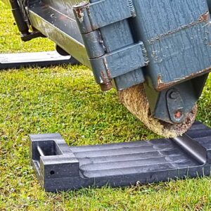 Containerplatte aus Kunststoff zum abrollen und absetzen von Container auf Wiesen ohne einzusinken