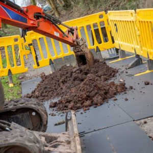 Die e:tek EVO Fahrplatten haben sich in vielen Anwendungen als Fahrbahnplatte bzw. Fahrspurplatte als Bodenschutz, Flächenschutz & mobile Baustrasse bewährt!
