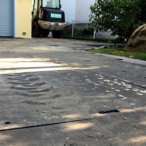 Die e:tek EVO Fahrplatten haben sich in vielen Anwendungen als Fahrbahnplatte bzw. Fahrspurplatte als Bodenschutz, Flächenschutz & mobile Baustrasse bewährt!
