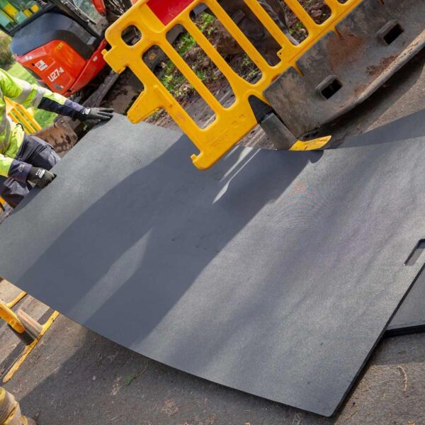 Die e:tek EVO Fahrplatten haben sich in vielen Anwendungen als Fahrbahnplatte bzw. Fahrspurplatte als Bodenschutz, Flächenschutz & mobile Baustrasse bewährt!