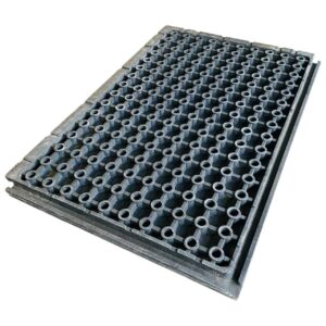 Unterseite der FastFloor FF43 Bodenmatte zum Abdecken & Schützen sensibler Böden & Flächen. Fußgängerfreundlich & befahrbar. Schnell & leicht zu verlegen. Massive Verzahnung.