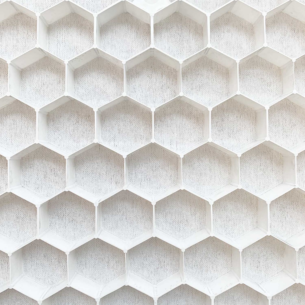 Kieswabe KW30 XXL · 0,64 m² · 800 x 800 x 30 · 300,0 t/m² · 0,870 kg · 55 mm Gitteröffnungsweite · integriertes Unkrautvlies · Stabilisierung von Kies & Schüttgüter