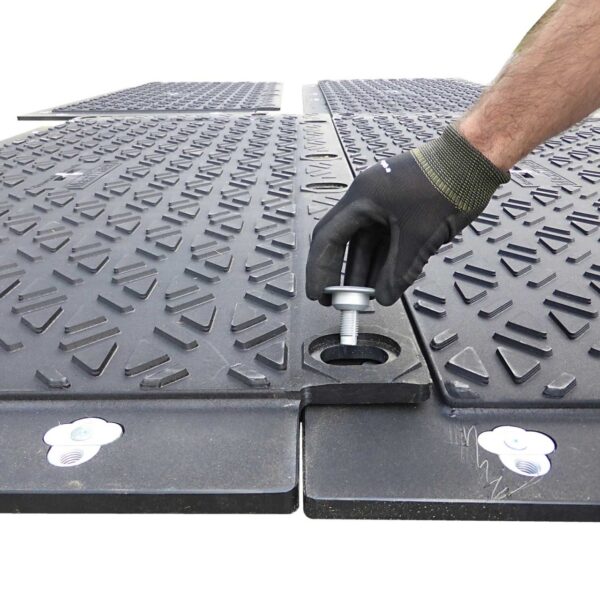 MaxiTrack · 1800 x 900 mm · 40 kg leicht · bis zu 130 t belastbar · Overlapping-Verbund-System · Beidseitig Profiliert · Einsetzbar als Mobile Baustrasse, Fahrstrasse & Plattform
