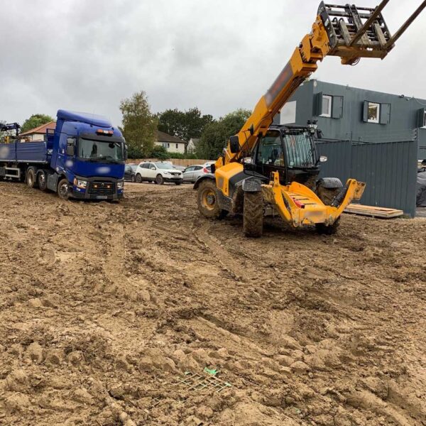 MaxiTrack · 1800 x 900 mm · 40 kg leicht · bis zu 130 t belastbar · Overlapping-Verbund-System · Beidseitig Profiliert · Einsetzbar als Mobile Baustrasse, Fahrstrasse & Plattform