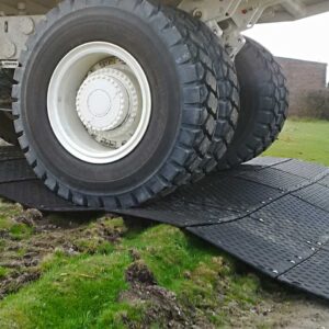 MaxiTrack · 1800 x 900 mm · 40 kg leicht · bis zu 130 t belastbar · Overlapping-Verbund-System · Beidseitig Profiliert · Einsetzbar als Mobile Baustrasse, Fahrstrasse & Plattform