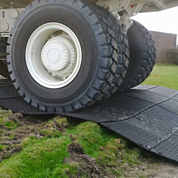 MaxiTrack · 1800 x 900 mm · 40 kg leicht · bis zu 130 t belastbar · Overlapping-Verbund-System · Beidseitig Profiliert · Einsetzbar als Mobile Baustrasse, Fahrstrasse & Plattform