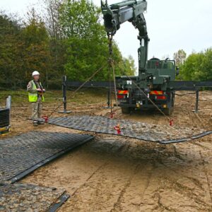 MaxiTrack · 1800 x 900 mm · 40 kg leicht · bis zu 130 t belastbar · Overlapping-Verbund-System · Beidseitig Profiliert · Einsetzbar als Mobile Baustrasse, Fahrstrasse & Plattform