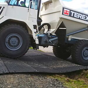 MaxiTrack · 1800 x 900 mm · 40 kg leicht · bis zu 130 t belastbar · Overlapping-Verbund-System · Beidseitig Profiliert · Einsetzbar als Mobile Baustrasse, Fahrstrasse & Plattform