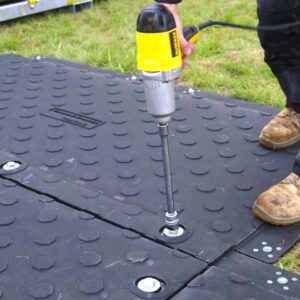 MaxiTrack · 1800 x 900 mm · 40 kg leicht · bis zu 130 t belastbar · Overlapping-Verbund-System · Beidseitig Profiliert · Einsetzbar als Mobile Baustrasse, Fahrstrasse & Plattform