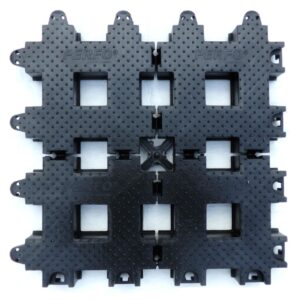 Rasengitterstein RGS35 · 0,16 m² · 400 x 400 x 35 mm · 0,75 kg · 100 t/m² · 1mm Profil · 52mm Gitteröffnungsweite · In-Top Verlegung · Kunststoff · Securatek