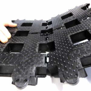 Rasengitterstein RGS35 · 0,16 m² · 400 x 400 x 35 mm · 0,75 kg · 100 t/m² · 1mm Profil · 52mm Gitteröffnungsweite · In-Top Verlegung · Kunststoff · Securatek