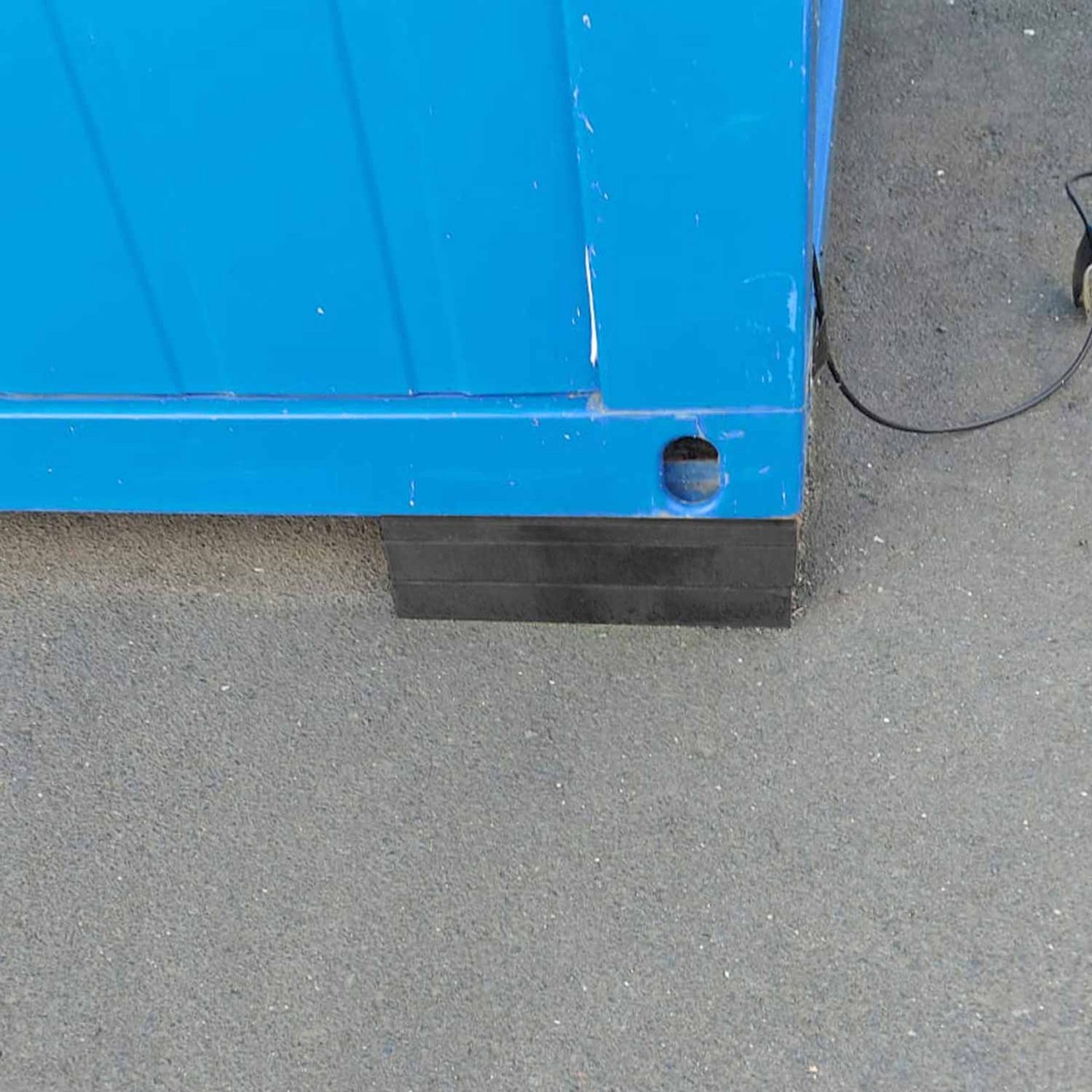 Unterbauplatte aus Kunststoff als lastverteilende Unterlage zum Höhenausgleich, Niveauausgleich oder zum abstützen für Container, Bauteile, Betonplatten etc.