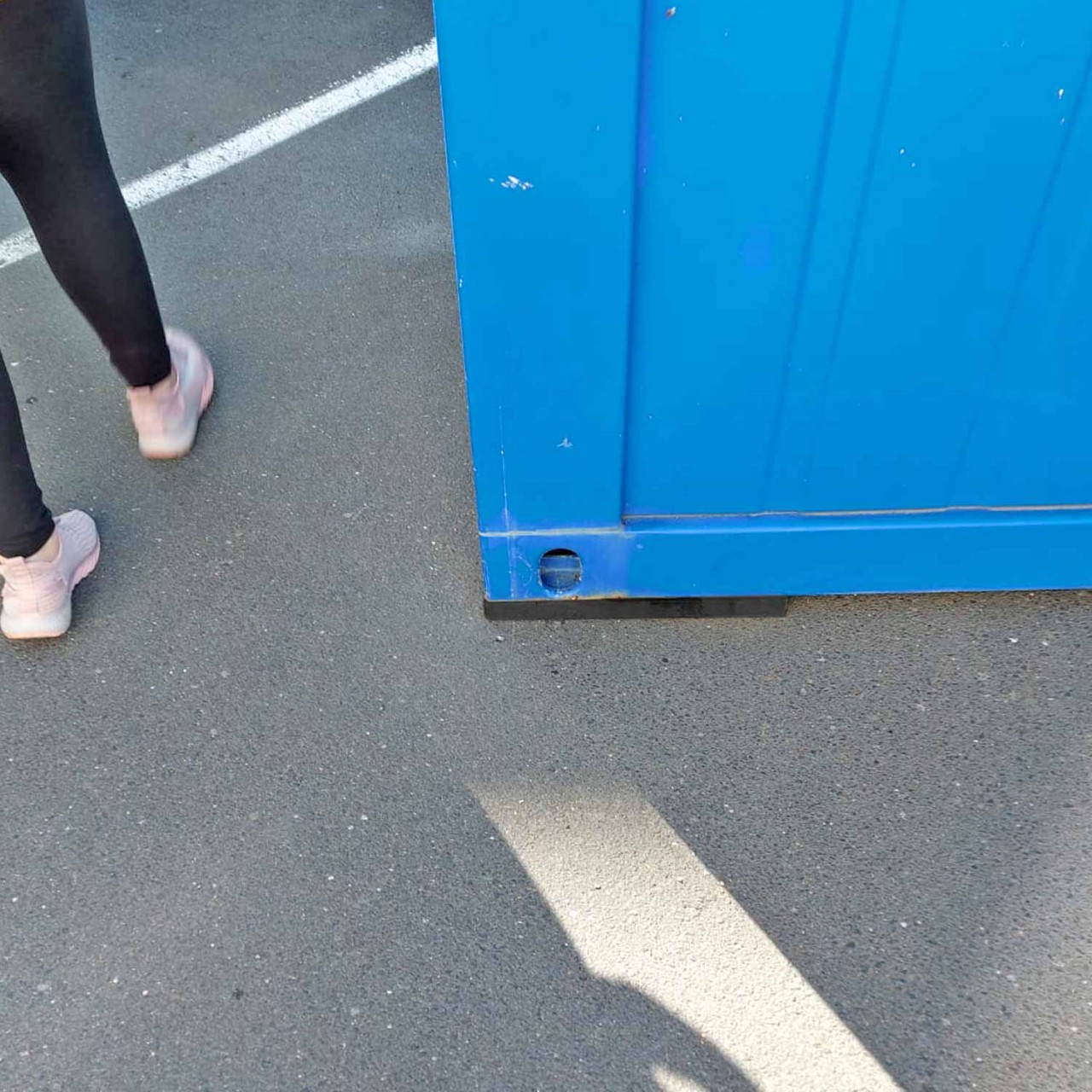 Unterbauplatte aus Kunststoff als lastverteilende Unterlage zum Höhenausgleich, Niveauausgleich oder zum abstützen für Container, Bauteile, Betonplatten etc.