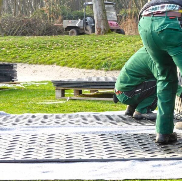 Verbinder aus Rundstahl zum werkzeuglosen verbinden, koppeln und klammern von Fahrplatten sowie Bodenschutzplatten Platform, Baustrasse, Fahrstrasse, Zuwegung oder Fahrspur.