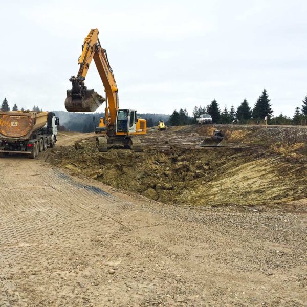 Verbinder aus Rundstahl zum werkzeuglosen verbinden, koppeln und klammern von Fahrplatten sowie Bodenschutzplatten Platform, Baustrasse, Fahrstrasse, Zuwegung oder Fahrspur.