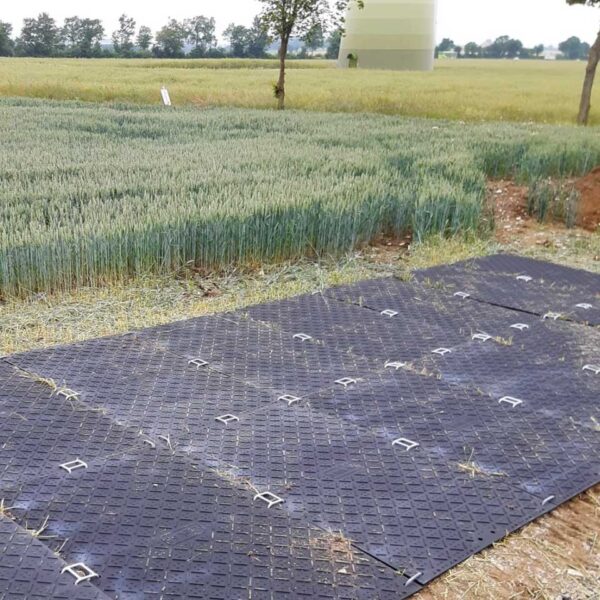 Verbinder aus Rundstahl zum werkzeuglosen verbinden, koppeln und klammern von Fahrplatten sowie Bodenschutzplatten Platform, Baustrasse, Fahrstrasse, Zuwegung oder Fahrspur.