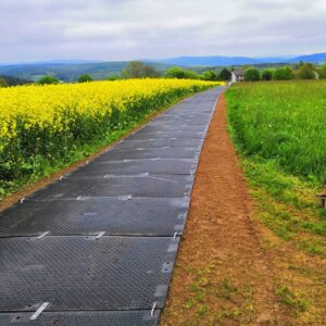 Verbinder aus Rundstahl zum werkzeuglosen verbinden, koppeln und klammern von Fahrplatten sowie Bodenschutzplatten Platform, Baustrasse, Fahrstrasse, Zuwegung oder Fahrspur.