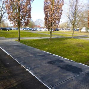 Verbinder aus Rundstahl zum werkzeuglosen verbinden, koppeln und klammern von Fahrplatten sowie Bodenschutzplatten Platform, Baustrasse, Fahrstrasse, Zuwegung oder Fahrspur.