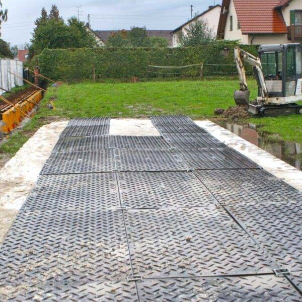 Verbinder aus Rundstahl zum werkzeuglosen verbinden, koppeln und klammern von Fahrplatten sowie Bodenschutzplatten Platform, Baustrasse, Fahrstrasse, Zuwegung oder Fahrspur.