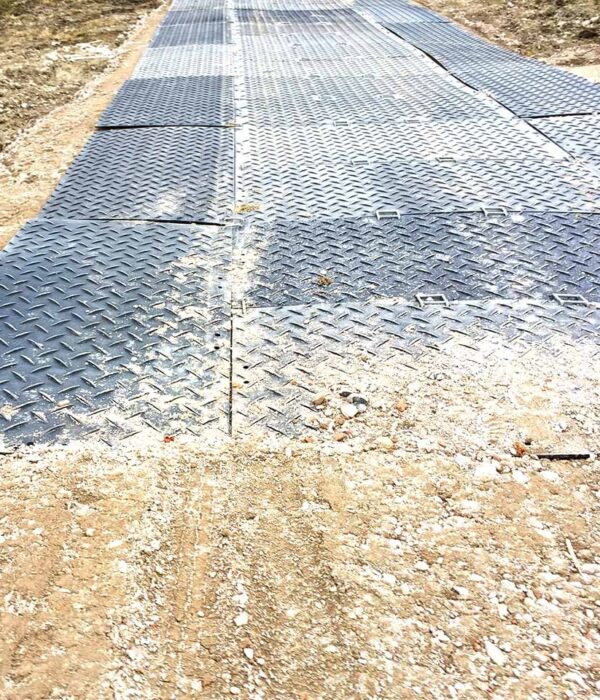 Verbinder aus Rundstahl zum werkzeuglosen verbinden, koppeln und klammern von Fahrplatten sowie Bodenschutzplatten Platform, Baustrasse, Fahrstrasse, Zuwegung oder Fahrspur.
