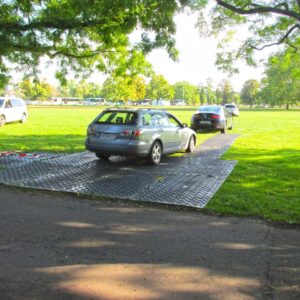 Verbinder aus Rundstahl zum werkzeuglosen verbinden, koppeln und klammern von Fahrplatten sowie Bodenschutzplatten Platform, Baustrasse, Fahrstrasse, Zuwegung oder Fahrspur.
