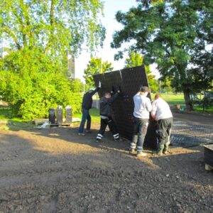 Verbinder aus Rundstahl zum werkzeuglosen verbinden, koppeln und klammern von Fahrplatten sowie Bodenschutzplatten Platform, Baustrasse, Fahrstrasse, Zuwegung oder Fahrspur.