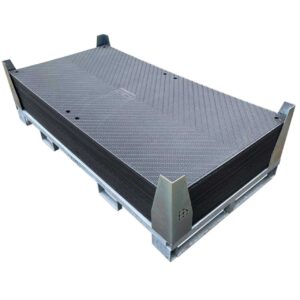 v:tek PRO · 10er Fahrplatten-Set Inhalt: 10 Fahrplatten a 2,00 m² = 20,00 m² / 20,00 lfm, inkl. Stahlpalette & Eckwinkel. Verbinder & Koffer optional als Zubehör erhältlich.