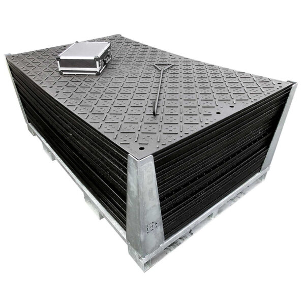 x:tek Fahrplatten aus Kunststoff, 2000 × 1220 mm, beidseitig profiliert, als 30er Fahrplatten-Set inkl. Stahlpalette