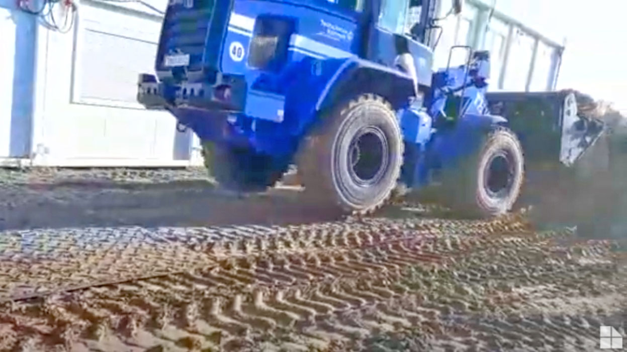 Fahrwegplatten als Bodenschutzmassnahme zur Zwischenlagerung bzw Umlagerung von kontaminierten Bodenmaterialien zur Altlastensanierung durch das THW referenz