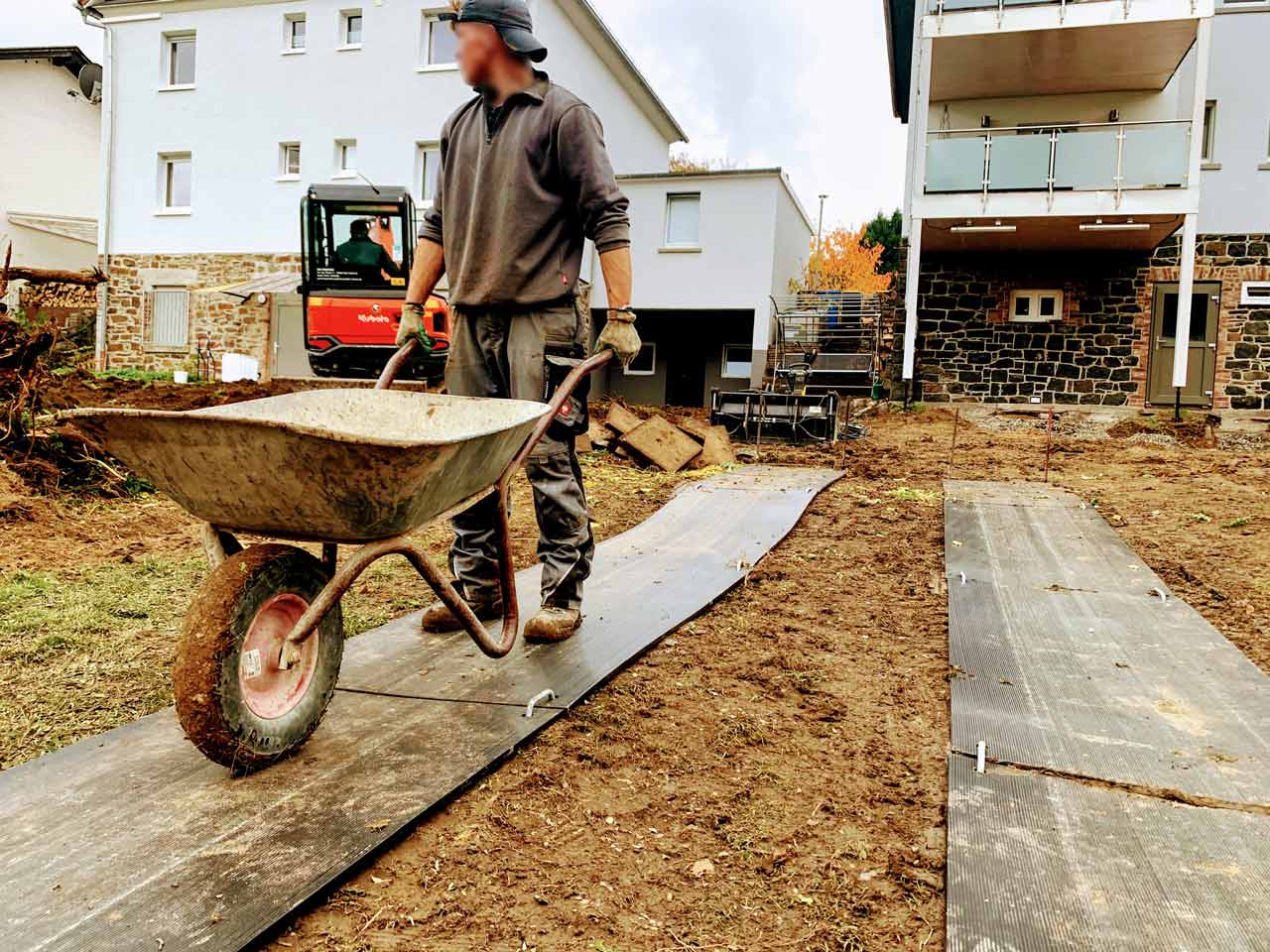 v:tek Fahrplatten-Set als Fahrspur mit Kunststoff Überfahrplatten im Gartenbau & Landschaftsbau
