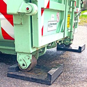 Bodenschutzplatte für Abrollcontainer aus Kunststoff. Zuverlässiger Schutz vor Kratzern, Spuren & Beschädigungen
