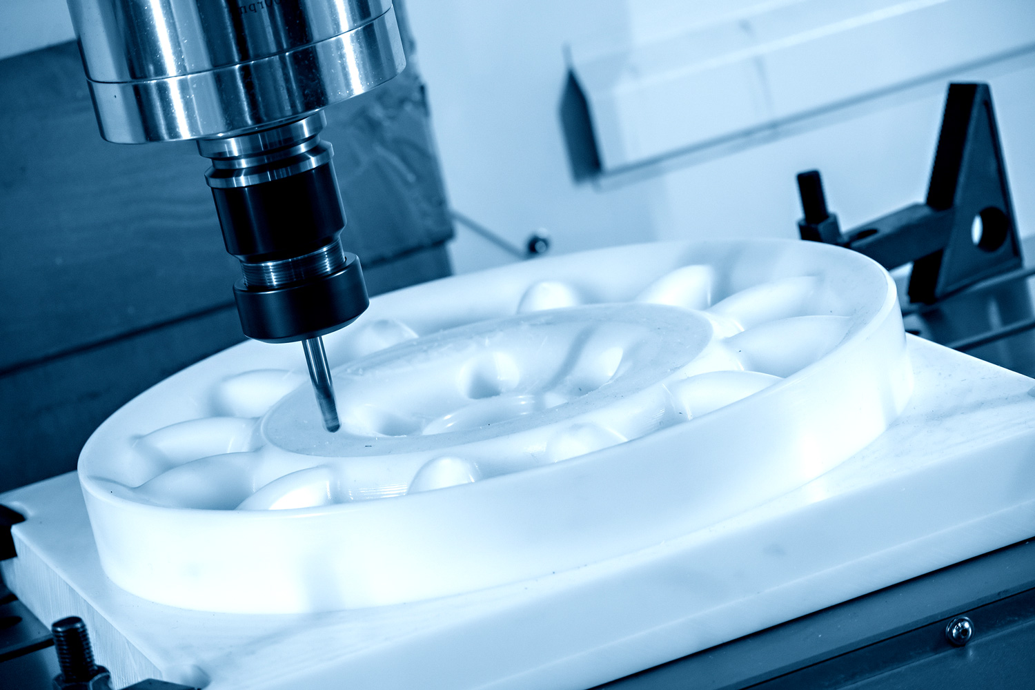 Individuelle Produkte und Frästeile aus technischem Kunststoff, exakt nach Ihren Vorstellungen.
