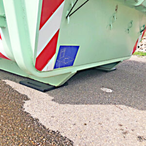 bodenschutzplatte fuer abrollcontainer aus kunststoff 009