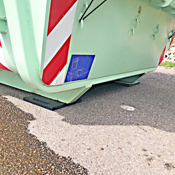 bodenschutzplatte fuer abrollcontainer aus kunststoff 009