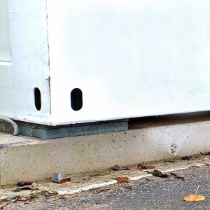 JakStak ist ein modular stapelbares Unterlegplatten-System zur Unterpallung von Raumsystemen, Bürocontainer & Containeranlagen.