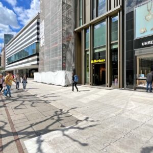 OmniDeck ist ein ultra robustes, schnell zu verlegendes Bodenschutz-System zur vollflächigen Abdeckung von sensiblen Böden für Events, Veranstaltungen & innerstädtischen Baustellen.