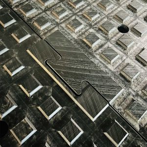 Lange Auffahrrampe massiv Puzzleverbindung mit Zapfen und Aussparung