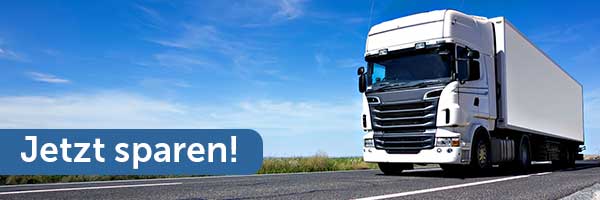 Ein LKW fährt auf einer Straße