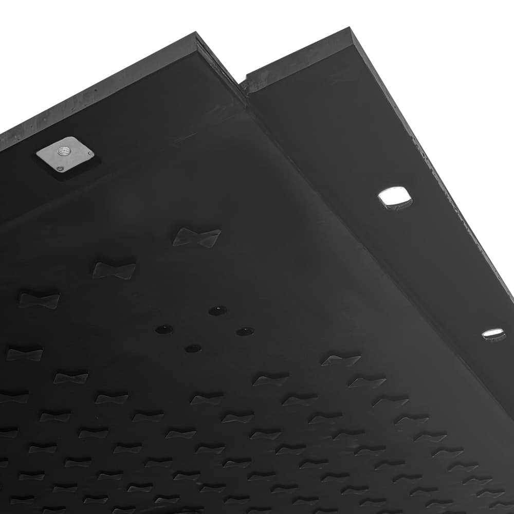 DogBoneGrip-Profilierung an der Unterseite der MegaTrack PRO Schwerlast-Überfahrplatte