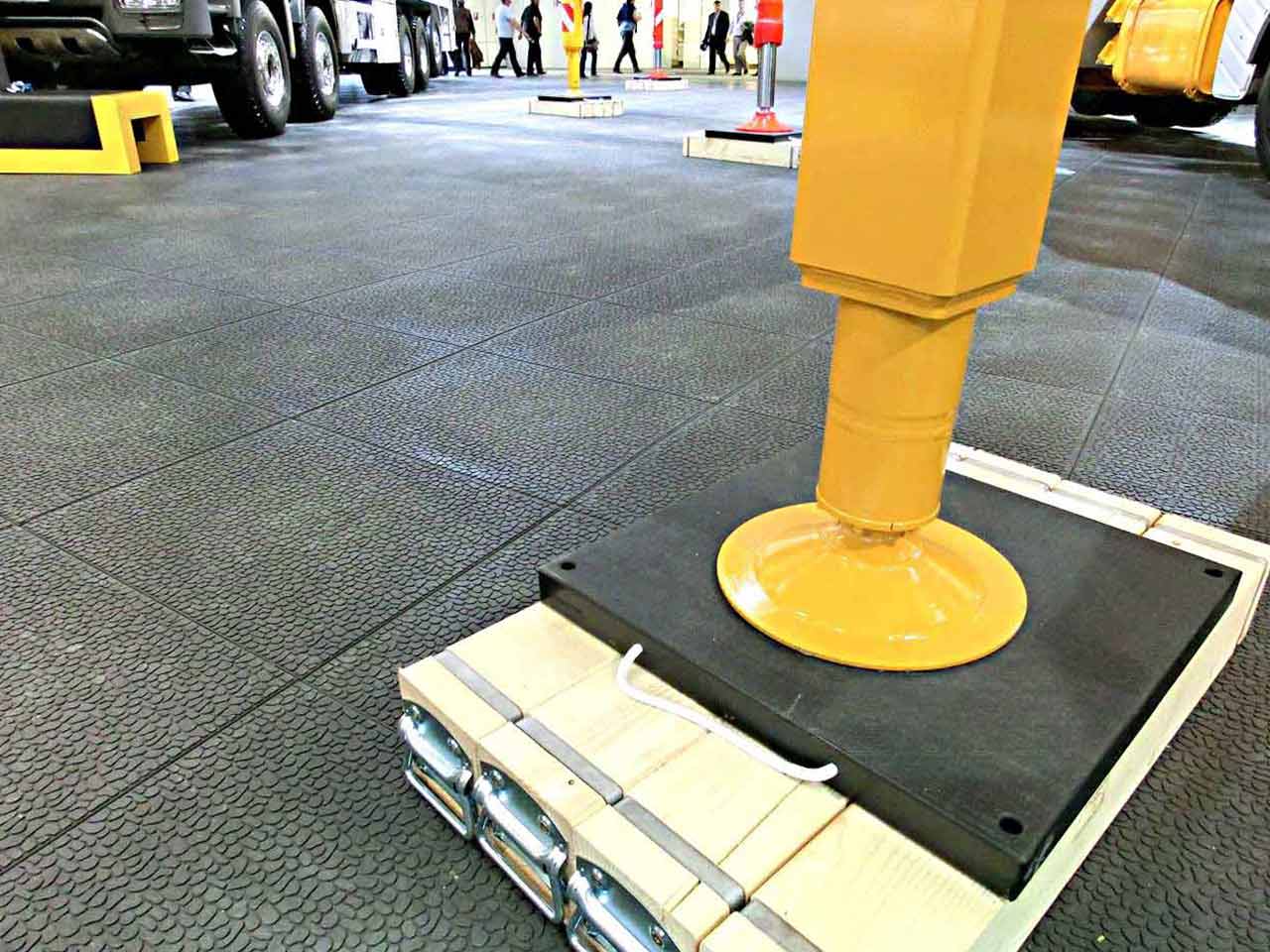 Abstützplatte Anti-Rutsch unter LKW-Stützfuß