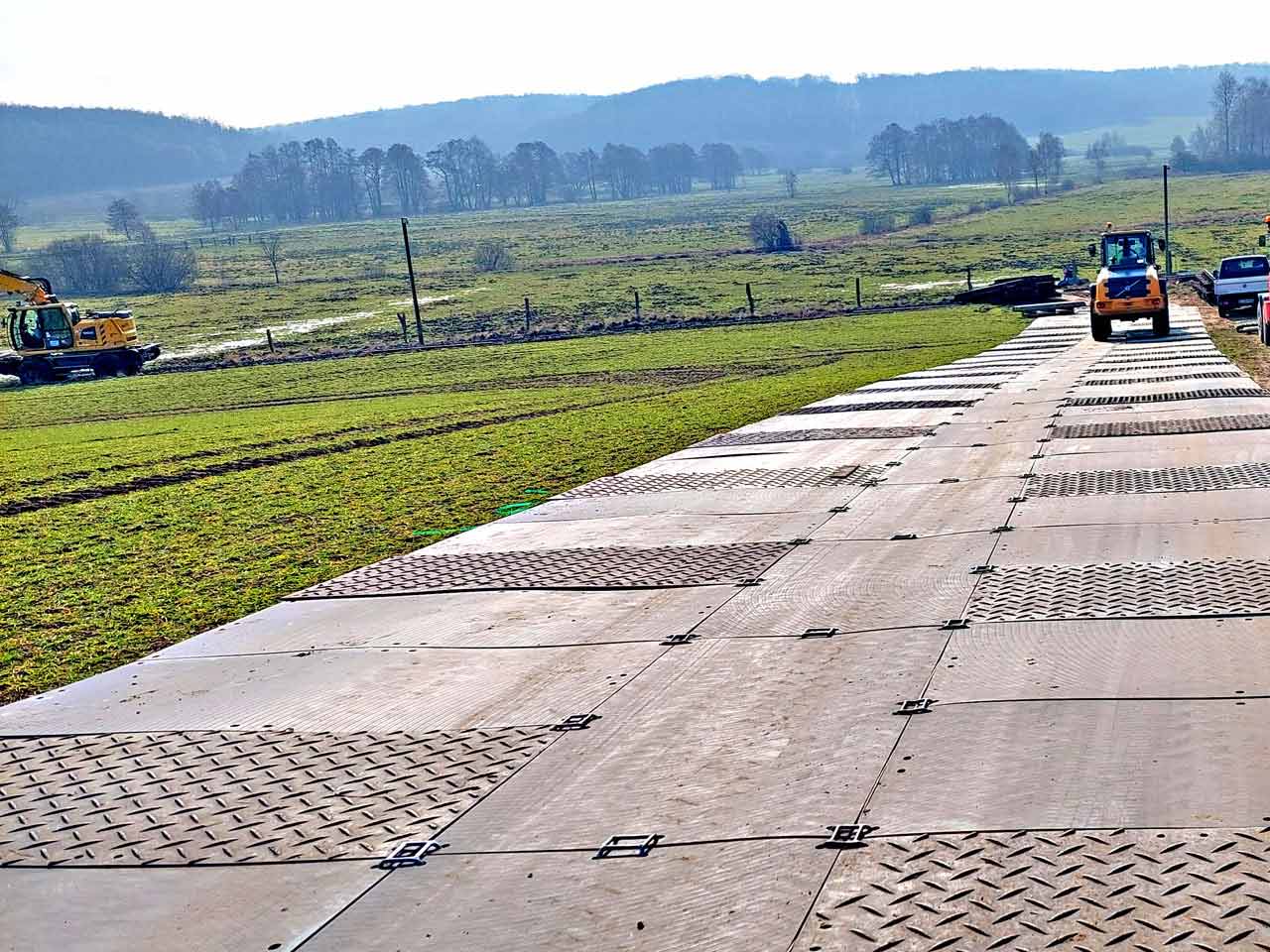 s:tek Bodenschutzplatten als breite Baustraße