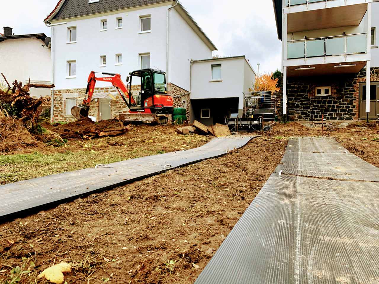 Weichen Boden befahrbar machen mit v:tek Fahrplatten