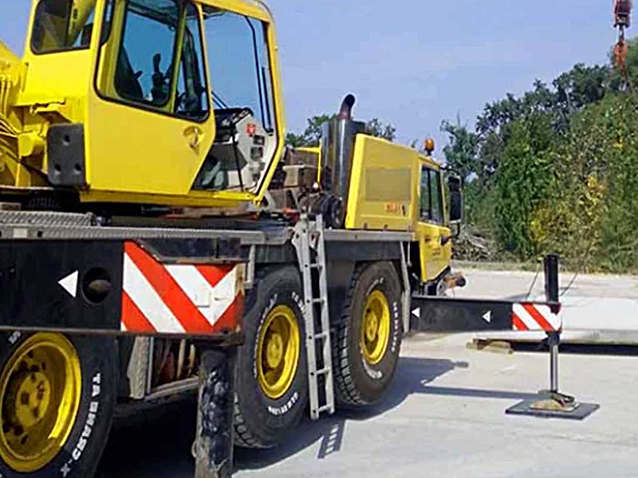 Kranplatten für Kranabstützung auf Baustelle