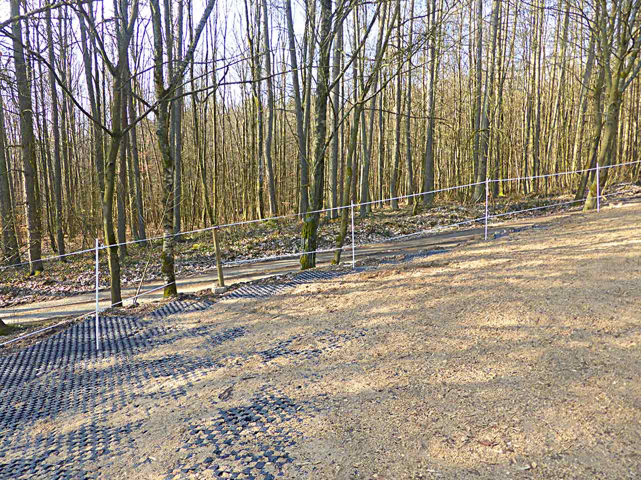 Offenstall mit Paddockplatten stabil befestigen