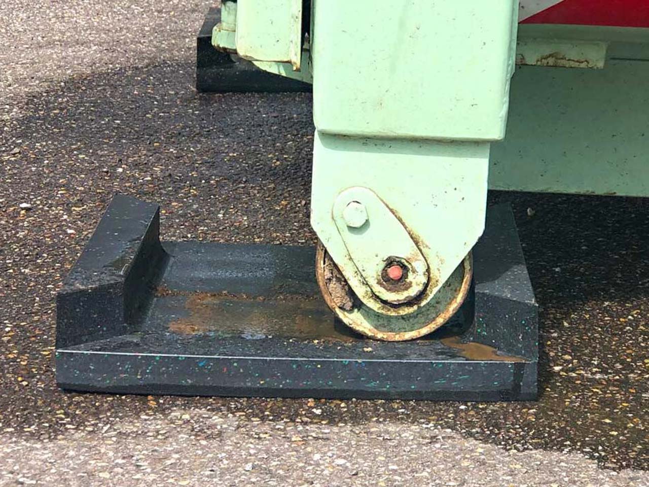 Containerplatte für sicheren Stand und Bodenschutz