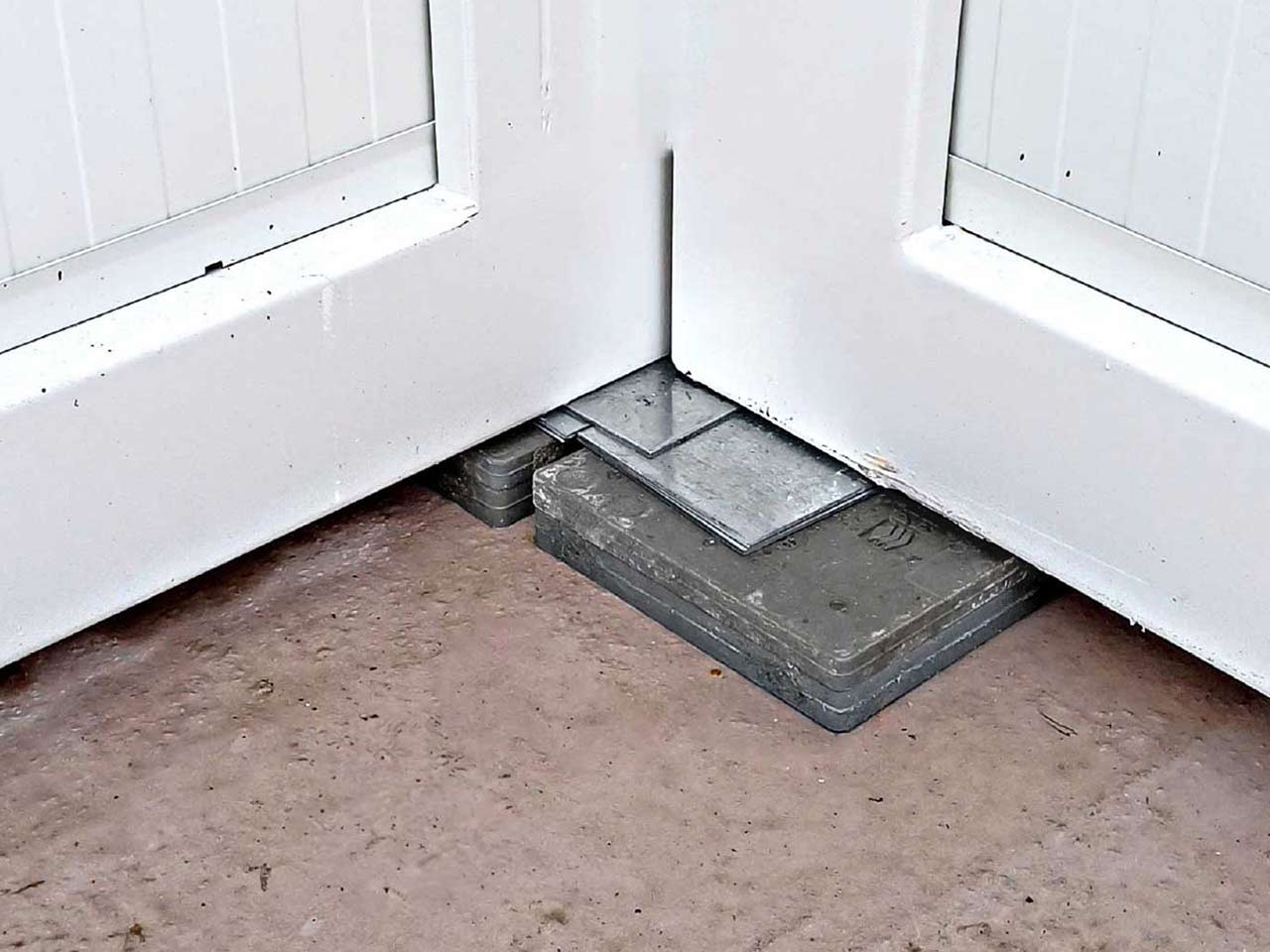 Unterlegplatten zur Unterpallung von Containern