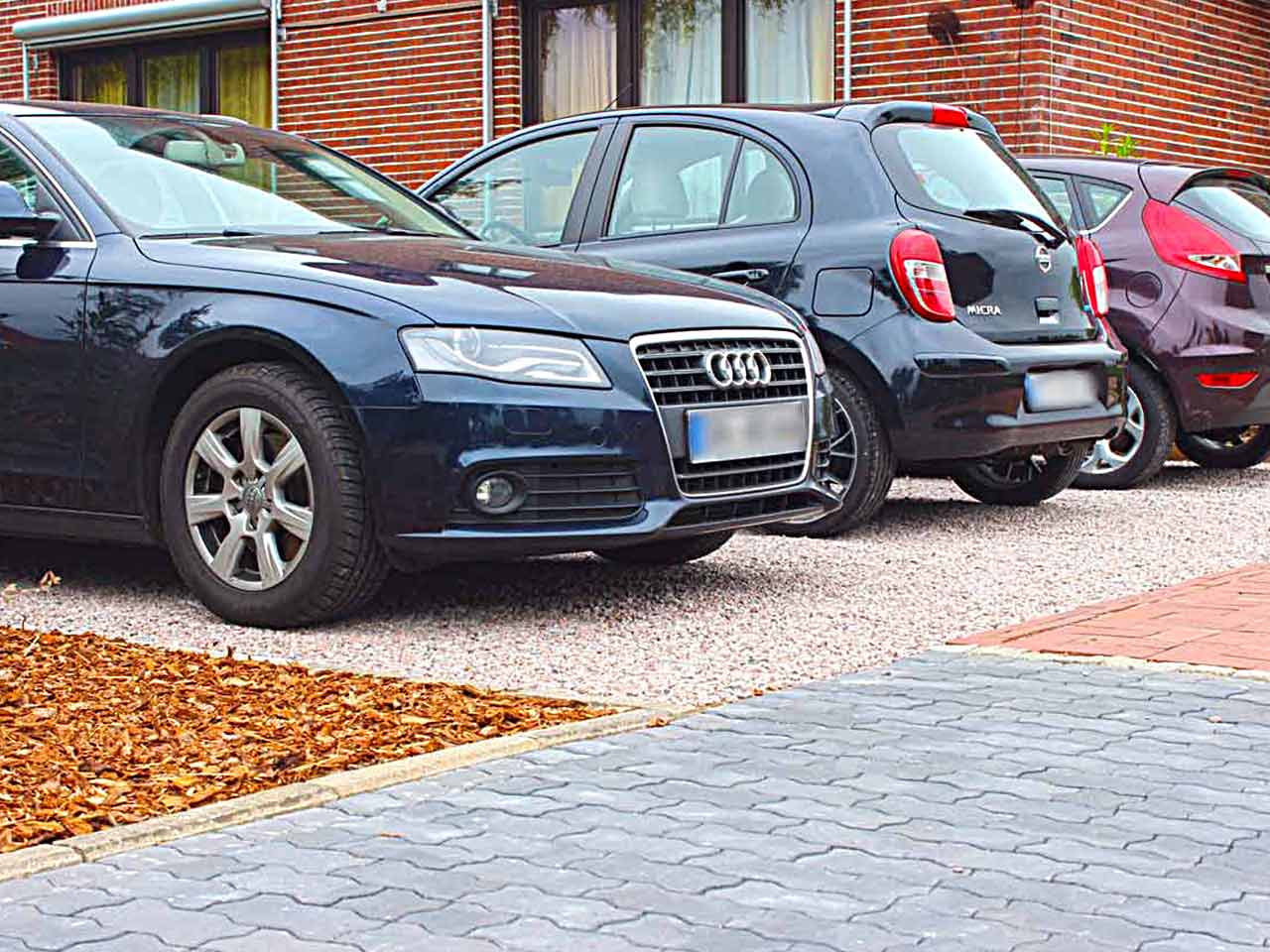 Stabilisierte Kiesfläche als Parkplatz