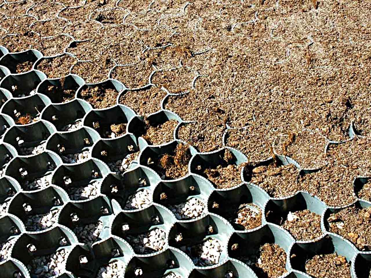 Rasenwabe RW40 teilweise befüllt mit Erde