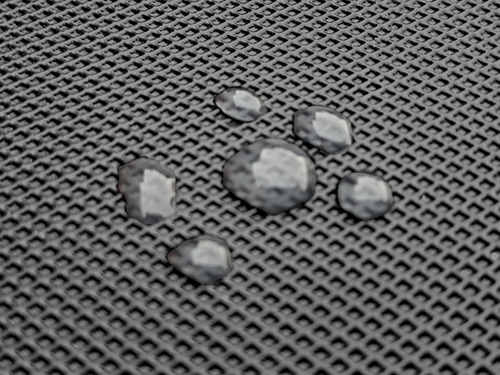EvoGrip-Mikroprofil der e:tek EVO SIMPLE Fahrplatte mit Wassertropfen